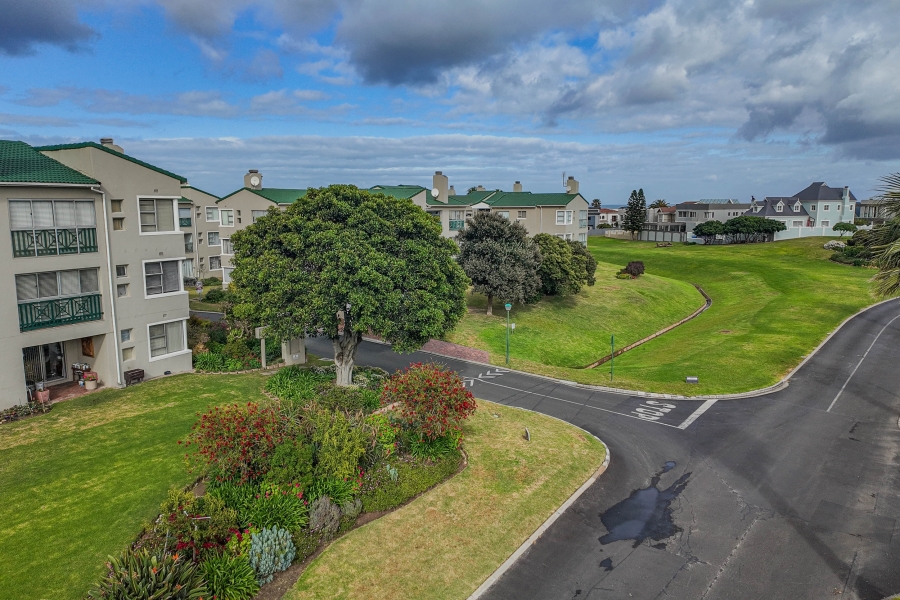 To Let 3 Bedroom Property for Rent in Greenways Golf Estate Western Cape